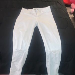 White knee ripped jeans